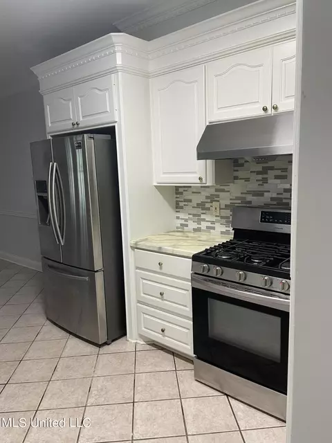 Kitchen - 304 Meadow Creek Pl, Jackson, MS 39211 photo 2 of 7