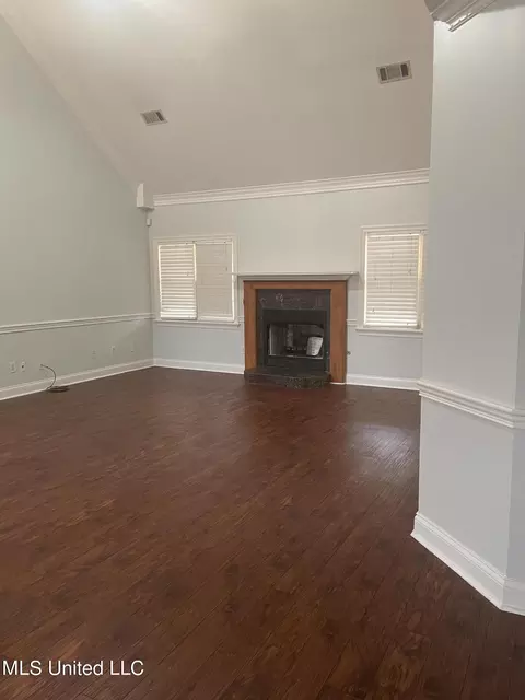 Living - 304 Meadow Creek Pl, Jackson, MS 39211 photo 1 of 3