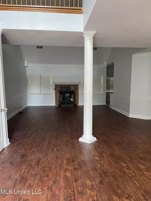 Living - 304 Meadow Creek Pl, Jackson, MS 39211 photo 2 of 3