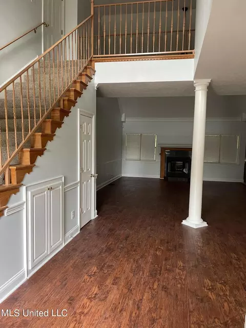 Entry Way - 304 Meadow Creek Pl, Jackson, MS 39211 photo 5 of 6