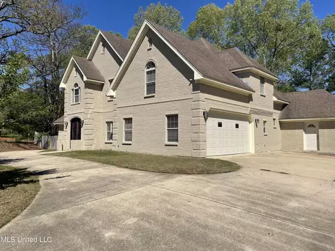 Exterior - 304 Meadow Creek Pl, Jackson, MS 39211 photo 2 of 5