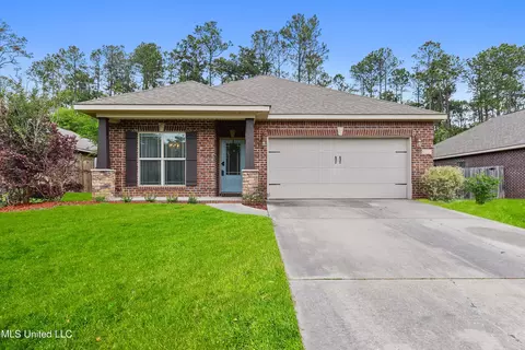 14172 Fox Hill Dr, Gulfport, MS 39503