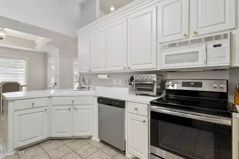 Kitchen - 104 Ashton Cv, Madison, MS 39110 photo 3 of 5