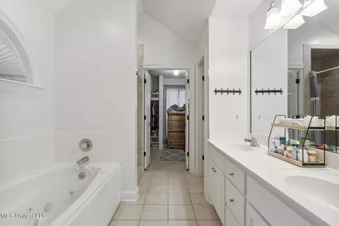 Entry Way - 104 Ashton Cv, Madison, MS 39110 photo 2 of 2