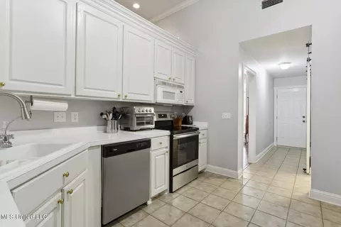 Entry Way - 104 Ashton Cv, Madison, MS 39110 photo 1 of 2