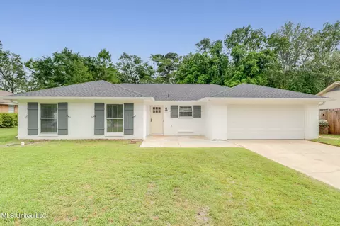2702 Catherine Dr, Ocean Springs, MS 39564
