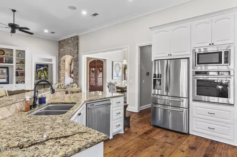 Kitchen - 148 Mullherrin Dr, Madison, MS 39110 photo 6 of 8