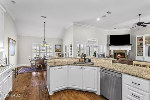 Kitchen - 148 Mullherrin Dr, Madison, MS 39110 photo 8 of 8