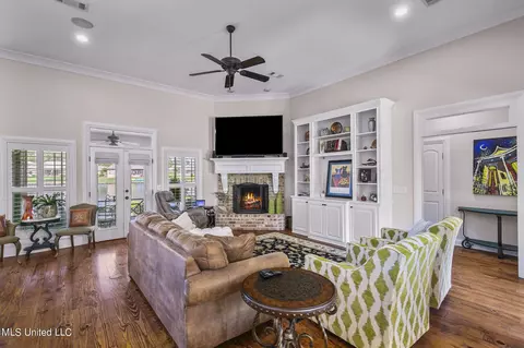 Living - 148 Mullherrin Dr, Madison, MS 39110 photo 2 of 4