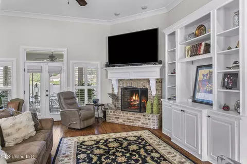 Living - 148 Mullherrin Dr, Madison, MS 39110 photo 3 of 4