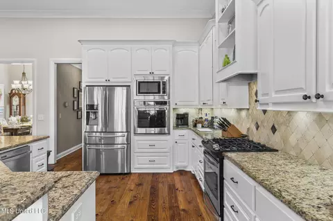 Kitchen - 148 Mullherrin Dr, Madison, MS 39110 photo 5 of 8