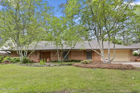 5345 Balmoral Dr, Jackson, MS 39211