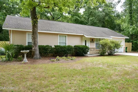 1508 Doe St, Ocean Springs, MS 39564