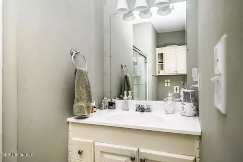 Bath - 513 Mccluer Rd, Jackson, MS 39212 photo 1 of 2