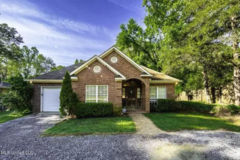 Exterior - 513 Mccluer Rd, Jackson, MS 39212 photo 2 of 8