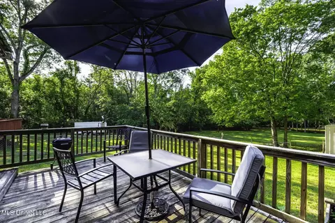 Exterior - 513 Mccluer Rd, Jackson, MS 39212 photo 5 of 8