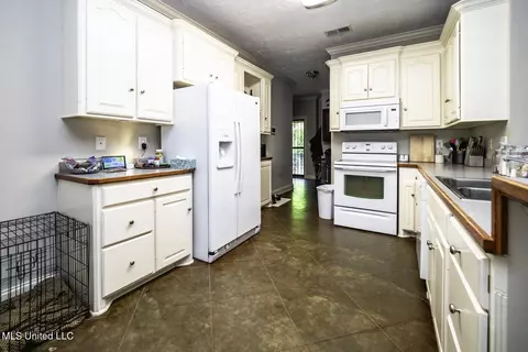 Kitchen - 513 Mccluer Rd, Jackson, MS 39212 photo 1 of 2