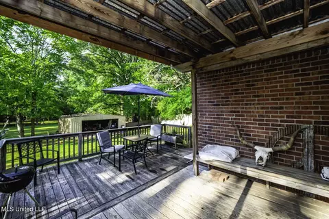 Exterior - 513 Mccluer Rd, Jackson, MS 39212 photo 3 of 8