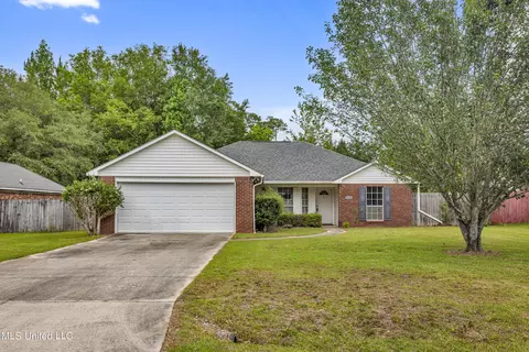 8120 Meadowdale Dr, Gautier, MS 39553