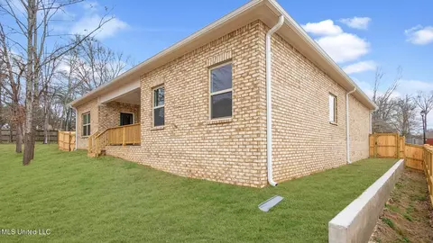 Exterior - 103 Coldwater Creek Cir, Clinton, MS 39056 photo 5 of 7