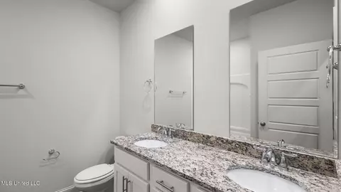 Bath - 103 Coldwater Creek Cir, Clinton, MS 39056 photo 2 of 2