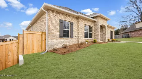 Exterior - 103 Coldwater Creek Cir, Clinton, MS 39056 photo 2 of 7