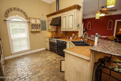 Kitchen - 1275 Kennebrew Road Rd, Jackson, MS 39209 photo 2 of 4