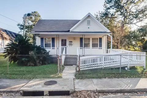 1306 Tucker Ave, Pascagoula, MS 39567