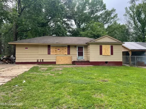2742 Pinebrook Dr, Jackson, MS 39212