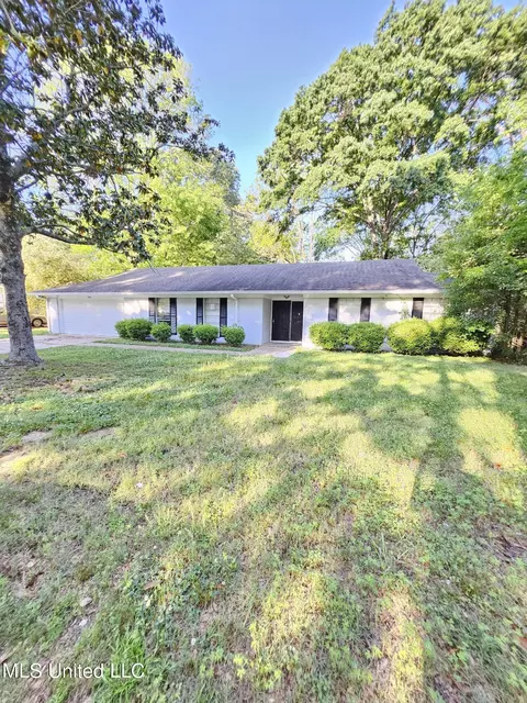 2961 Longwood Dr, Jackson, MS 39212