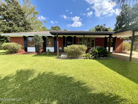 6225 Tennyson Dr, Ocean Springs, MS 39564