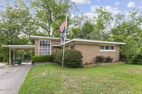 309 Jackson St, Edwards, MS 39066