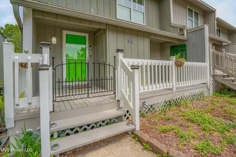 285 Highpoint Dr, Diamondhead, MS 39525 photo 2
