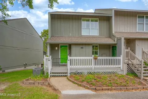 285 Highpoint Dr, Diamondhead, MS 39525