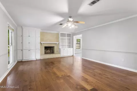 Living - 5149 Mccoy Dr, Jackson, MS 39211 photo 2 of 3