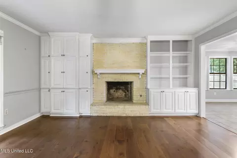 Living - 5149 Mccoy Dr, Jackson, MS 39211 photo 3 of 3