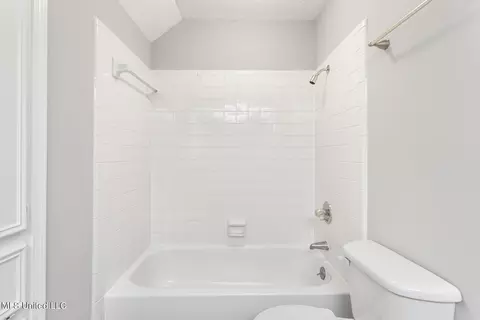 Bath - 5149 Mccoy Dr, Jackson, MS 39211 photo 4 of 4