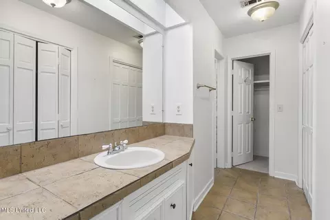Bath - 5149 Mccoy Dr, Jackson, MS 39211 photo 1 of 4
