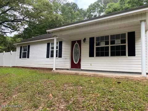 618 Purvis St, Wiggins, MS 39577