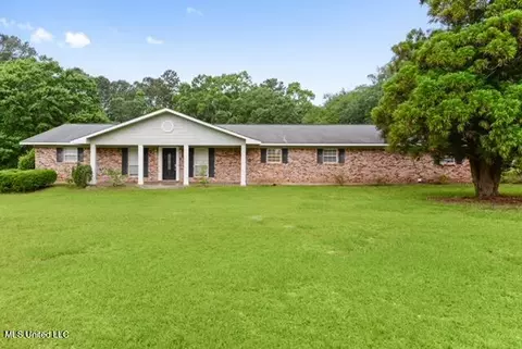 13217 Three Oaks Dr, Moss Point, MS 39562