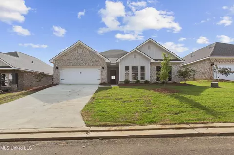 216 Serenity Lake Dr, Pearl, MS 39208