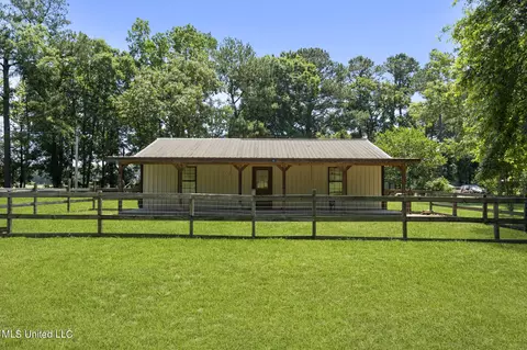 51 Leaning Oak Dr, Leakesville, MS 39451