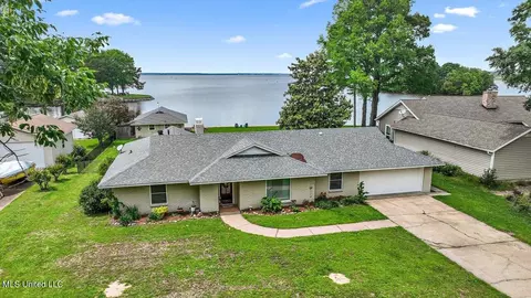 109 Swallow Dr, Brandon, MS 39047