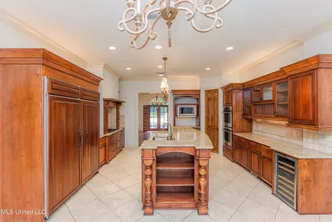 Kitchen - 321 Johnstone Dr, Madison, MS 39110 photo 2 of 10