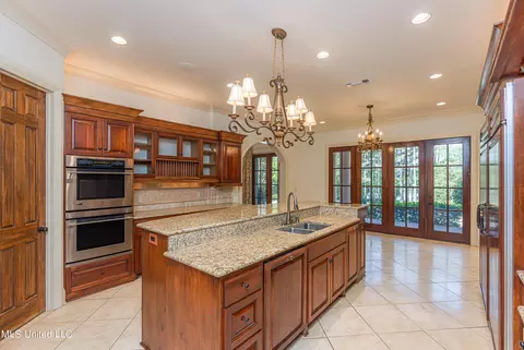 Kitchen - 321 Johnstone Dr, Madison, MS 39110 photo 4 of 10
