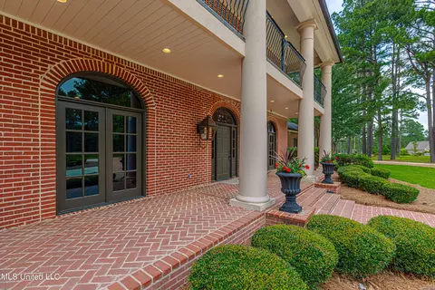 Exterior - 321 Johnstone Dr, Madison, MS 39110 photo 5 of 14