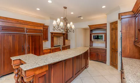Kitchen - 321 Johnstone Dr, Madison, MS 39110 photo 3 of 10