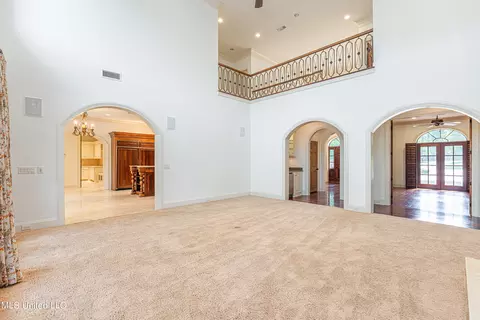 Living - 321 Johnstone Dr, Madison, MS 39110 photo 3 of 4