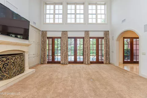 Living - 321 Johnstone Dr, Madison, MS 39110 photo 1 of 4