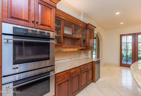 Kitchen - 321 Johnstone Dr, Madison, MS 39110 photo 10 of 10